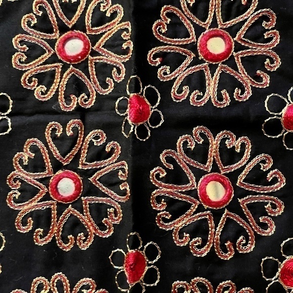 Black Red Mirror-Inlaid Accent Cushion Cover with Embroidery - Picture 4 of 4
